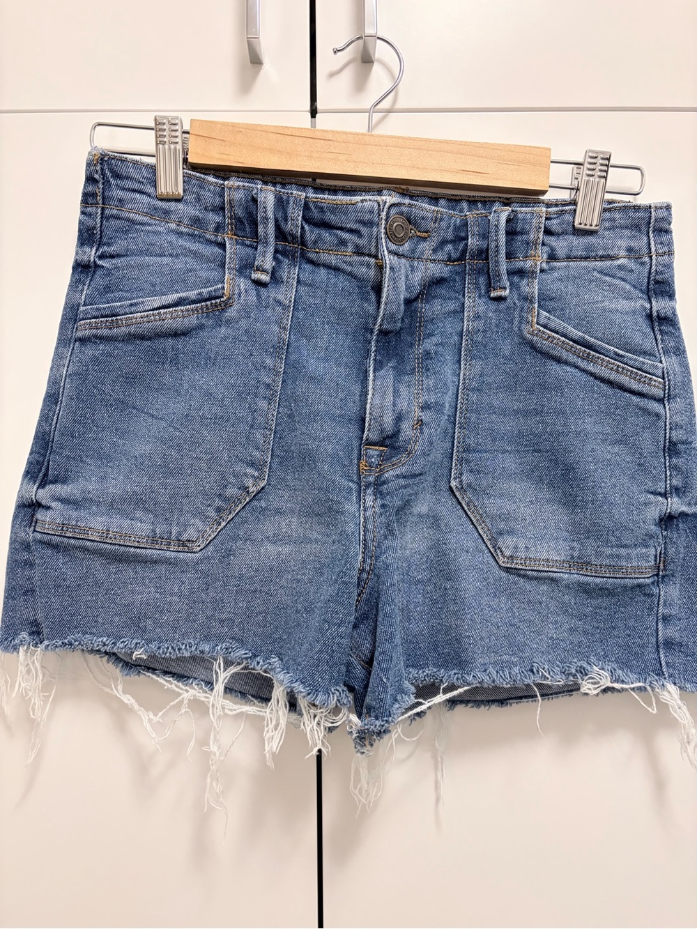 Kensie Frayed Hem Denim Shorts